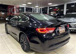 کرایسلەر 200